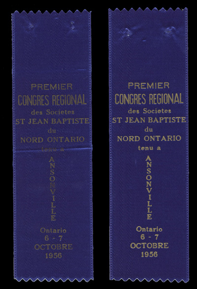 Reproduction de rubans des congressistes Gr&eacute;goire Farrell et Ernest Lapalme au premier congr&egrave;s r&eacute;gional de la F&eacute;d&eacute;ration des soci&eacute;t&eacute;s Saint-Jean-Baptiste de l'Ontario, tenu &agrave; Ansonville (Ontario), les 6 et 7 octobre 1956, 1956.