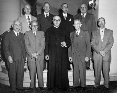 Neuf des dix-sept fondateurs de l'Ordre de Jacques Cartier (OJC), 1952.