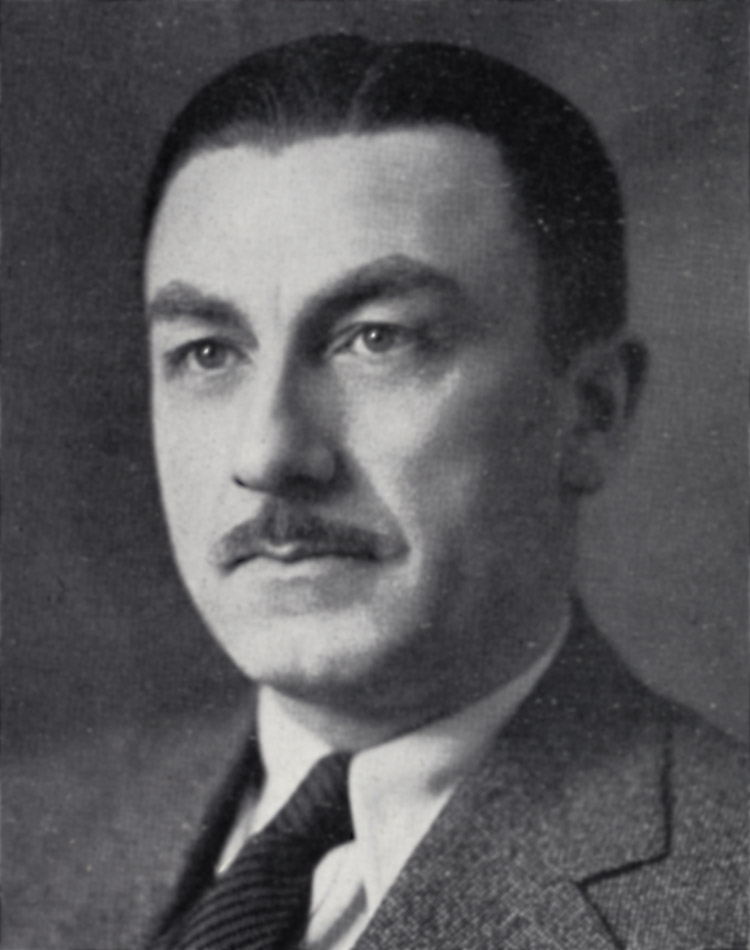 Reproduction de la onzi&egrave;me page de l’Annuaire de l’&Eacute;cole normale de l’Universit&eacute; d’Ottawa, comprenant une photographie de Henri Lemieux, 1939.
