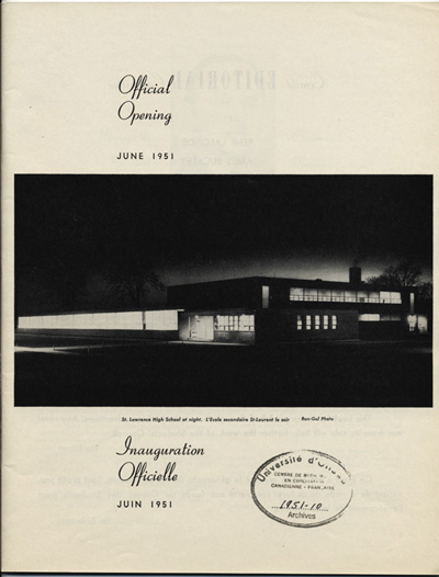 Reproduction de la premi&egrave;re page de Souvenir, l’album de l’inauguration officielle de l’&Eacute;cole secondaire St-Laurent de Cornwall (Ontario), comprenant un photographie de l’&eacute;cole, juin 1951.