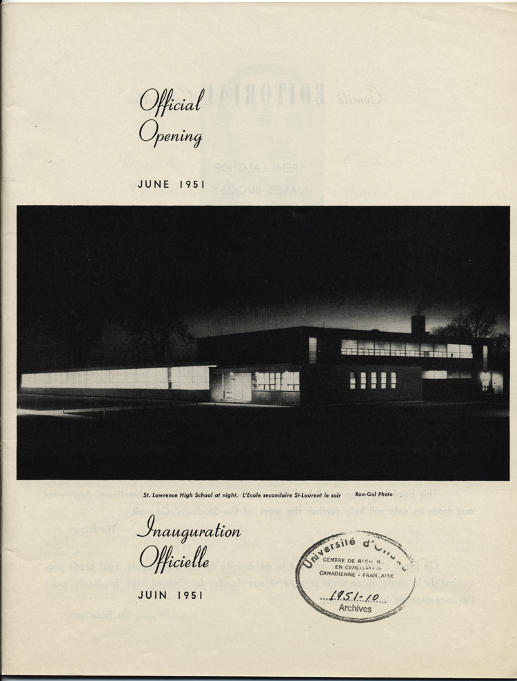 Reproduction de la premi&egrave;re page de Souvenir, l’album de l’inauguration officielle de l’&Eacute;cole secondaire St-Laurent de Cornwall (Ontario), comprenant un photographie de l’&eacute;cole, juin 1951.