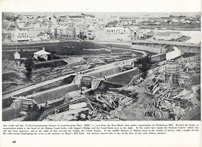 Reproduction de la soixante-huiti&egrave;me page de Centenary of Ottawa, 1854-1954, The Capital Chosen by a Queen, comprenant une illustration des d&eacute;buts de la construction de l’&Eacute;difice de l’Est du Parlement &agrave; Ottawa (Ontario) en 1860, 1954.
