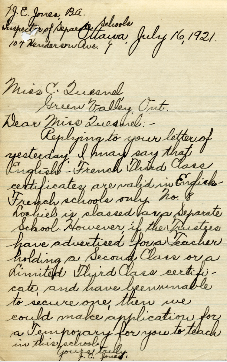 Reproduction d’une copie d’une lettre de J. E. Jones, inspecteur des &eacute;coles s&eacute;par&eacute;es, &agrave; Christine Quesnel, 1921.
