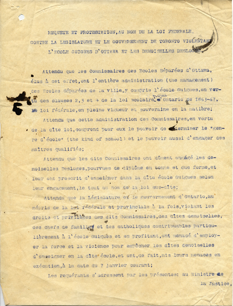 Reproduction de la premi&egrave;re page d’un texte intitul&eacute; Requ&ecirc;te et protestation, au nom de la loi f&eacute;d&eacute;rale, contre la l&eacute;gislature et le gouvernement de Toronto violentant l’&eacute;cole Guigues d’Ottawa et les demoiselles Desloges, 1916.