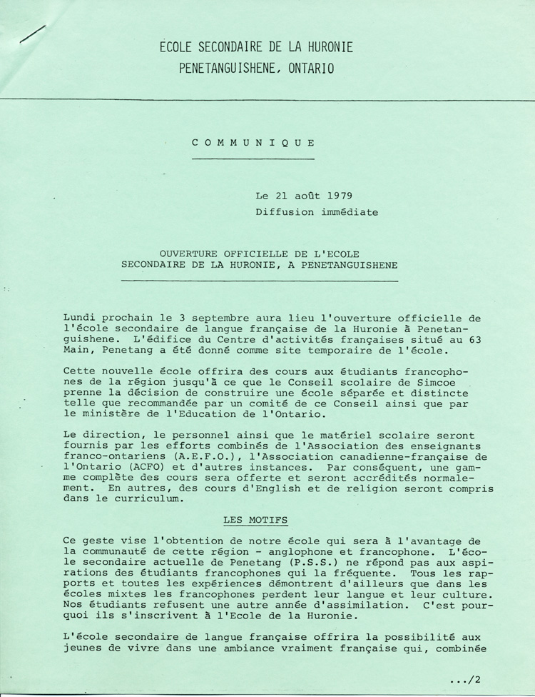 Reproduction de la premi&egrave;re page d’un communiqu&eacute; annon&ccedil;ant l’ouverture officielle de l’&eacute;cole secondaire de La Huronie &agrave; Penetanguishene (Ontario), 21 ao&ucirc;t 1979.