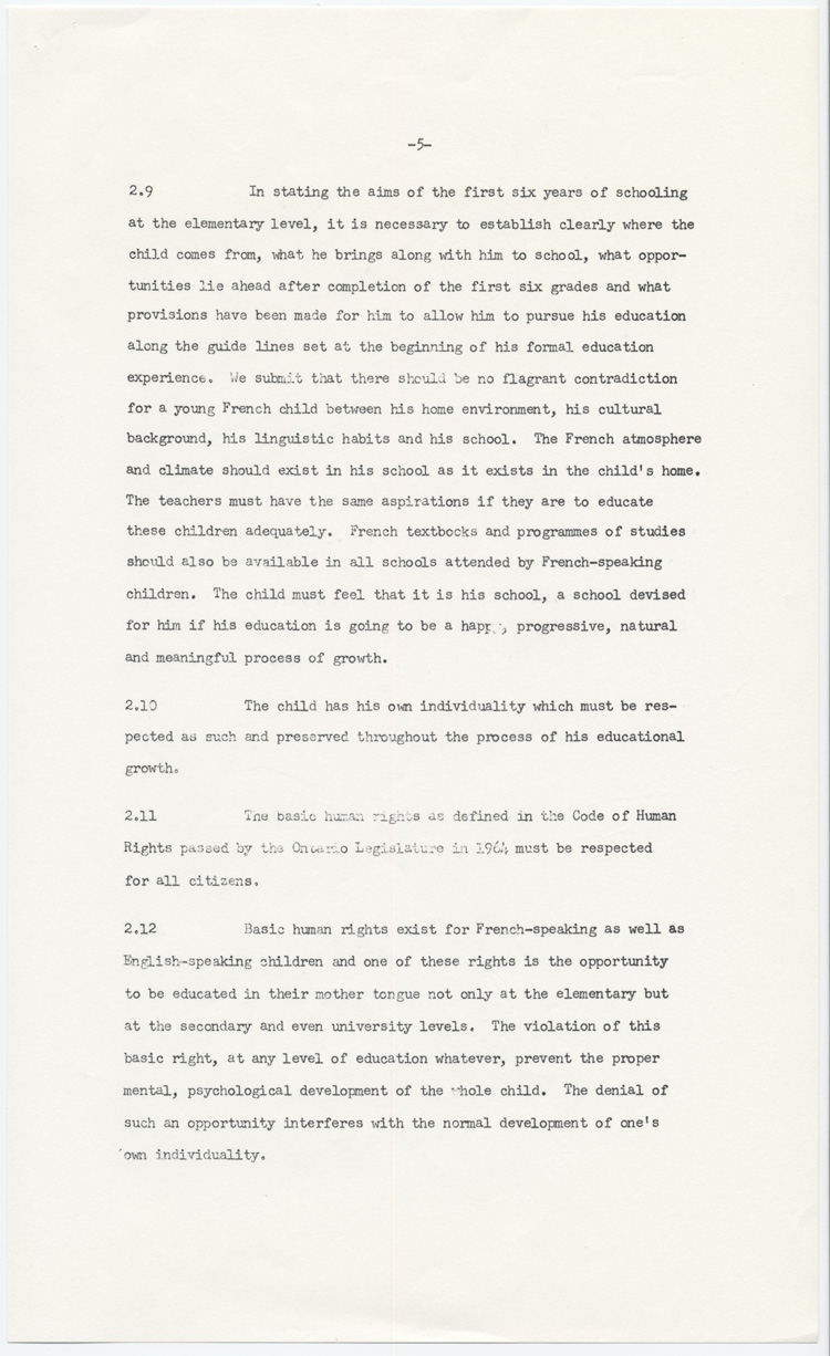 Reproduction de la cinquième page du mémoire soumis au Comité provincial sur les buts et objectifs de l’éducation dans les écoles de l’Ontario par l’Association canadienne-française d’éducation d’Ontario (ACFEO), l’Association des enseignants franco-ontariens (AEFO), l’Association des commissions des écoles bilingues de l’Ontario (ACEBO), la Fédération des associations de parents et instituteurs de langue française de l’Ontario (FAPI), l’Association franco-ontarienne des inspecteurs de l’enseignement bilingue et des professeurs de l’école normale (AFOIEBPEN), décembre 1965.