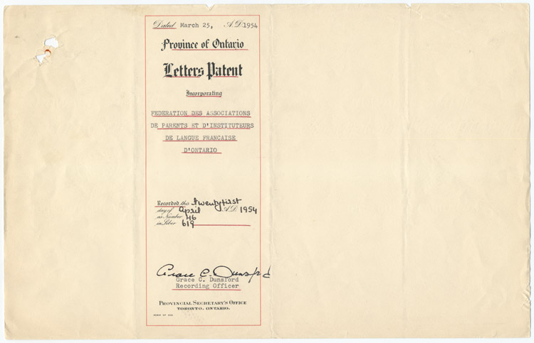 Reproduction de la premi&egrave;re page des lettres patentes de la F&eacute;d&eacute;ration des associations de parents et d’instituteurs de langue fran&ccedil;aise d’Ontario (FAPI), 21 avril 1954.