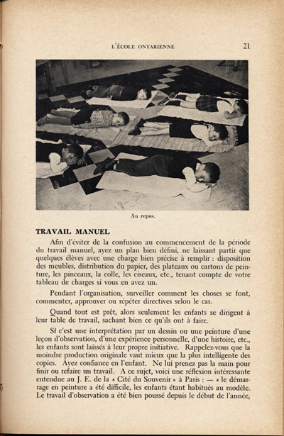 Reproduction de la vingt et uni&egrave;me page du quatri&egrave;me num&eacute;ro du treizi&egrave;me volume de la revue p&eacute;dagogique L’&eacute;cole ontarienne, comprenant un article de Annette Joubarne intitul&eacute; Les habitudes &agrave; faire acqu&eacute;rir au jardin d’enfants, mars 1957.