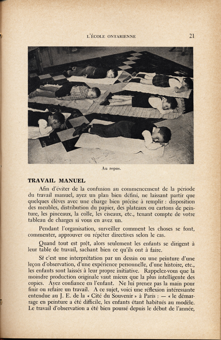 Reproduction de la vingt et uni&egrave;me page du quatri&egrave;me num&eacute;ro du treizi&egrave;me volume de la revue p&eacute;dagogique L’&eacute;cole ontarienne, comprenant un article de Annette Joubarne intitul&eacute; Les habitudes &agrave; faire acqu&eacute;rir au jardin d’enfants, mars 1957.