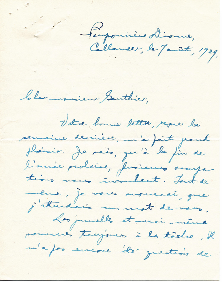Reproduction de la premi&egrave;re page d’une lettre de Ga&euml;tane V&eacute;zina, institutrice des jumelles Dionne de 1938 &agrave; 1942, &agrave; Robert Gauthier, directeur de l’enseignement du fran&ccedil;ais en Ontario, 7 ao&ucirc;t 1939.