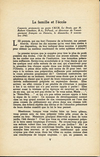 Reproduction de la cinqui&egrave;me page de premier num&eacute;ro du premier volume de la revue p&eacute;dagogique L’&eacute;cole ontarienne comprenant le texte d’une causerie de Robert Gauthier prononc&eacute;e, le 8 novembre 1942, au poste radiophonique CKCH et intitul&eacute;e La famille et l’&eacute;cole, au sujet des jardins d’enfants, d&eacute;cembre 1943.