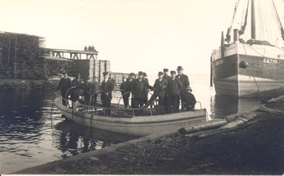 Reproduction du recto d’une carte postale illustrant les quais de Spanish River (Ontario), 1915.