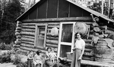 Reproduction d’une habitation d’une famille de mineur, Shenango Mine, Oba (Ontario), 1er ao&ucirc;t 1936.