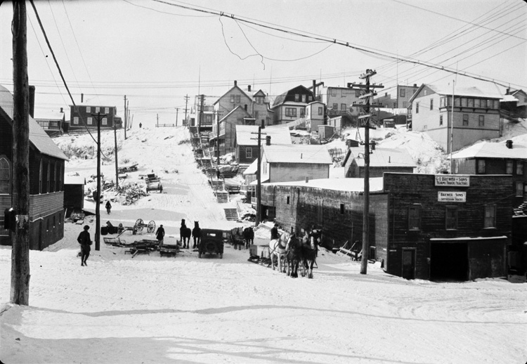 Reproduction d’une photographie de l’avenue Grand View &agrave; Cobalt (Ontario), 10 d&eacute;cembre 1924.